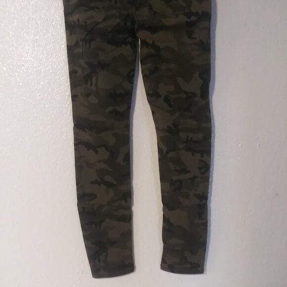 Joe Boxer women's size 7 camo skinny pants - Picture 6 of 13